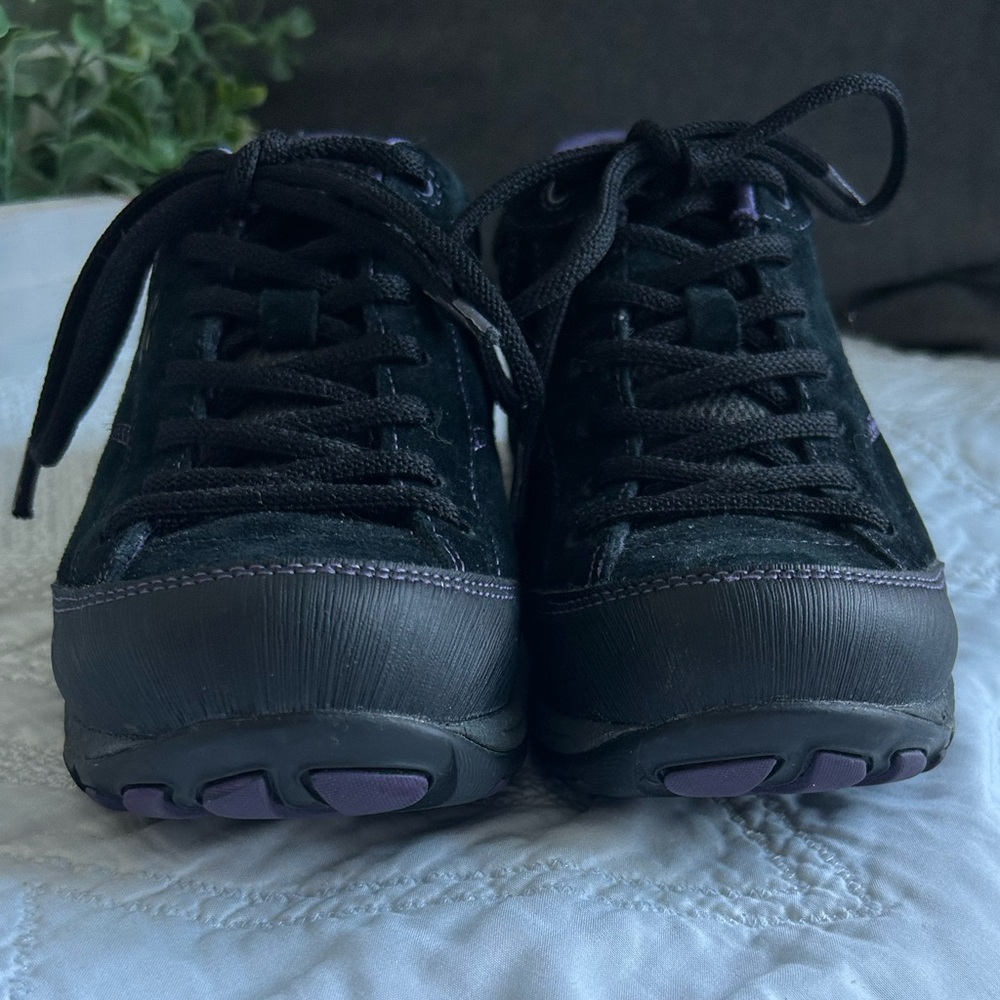 Dansko sneaker